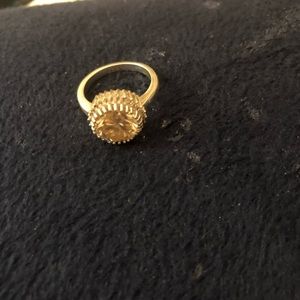 A 5.30cts natural earth mind diamond ring that’s been treated.Champaign diamond.